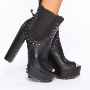 NWOT FASION NOVA TOUGH LOVE BOOTIES IN BLACK WITH SILVER STUDS SIZE 9. PEEP TOE.